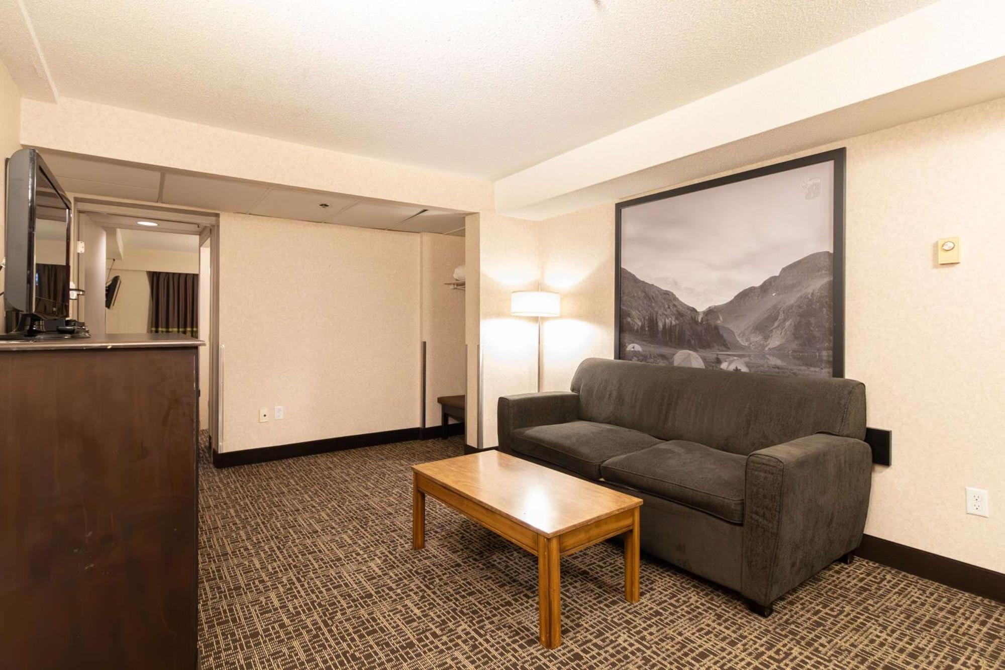 Super 8 By Wyndham George Hotel 4*