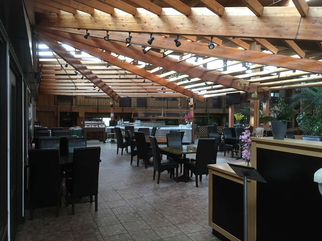 Super 8 By Wyndham George Hotel 4*